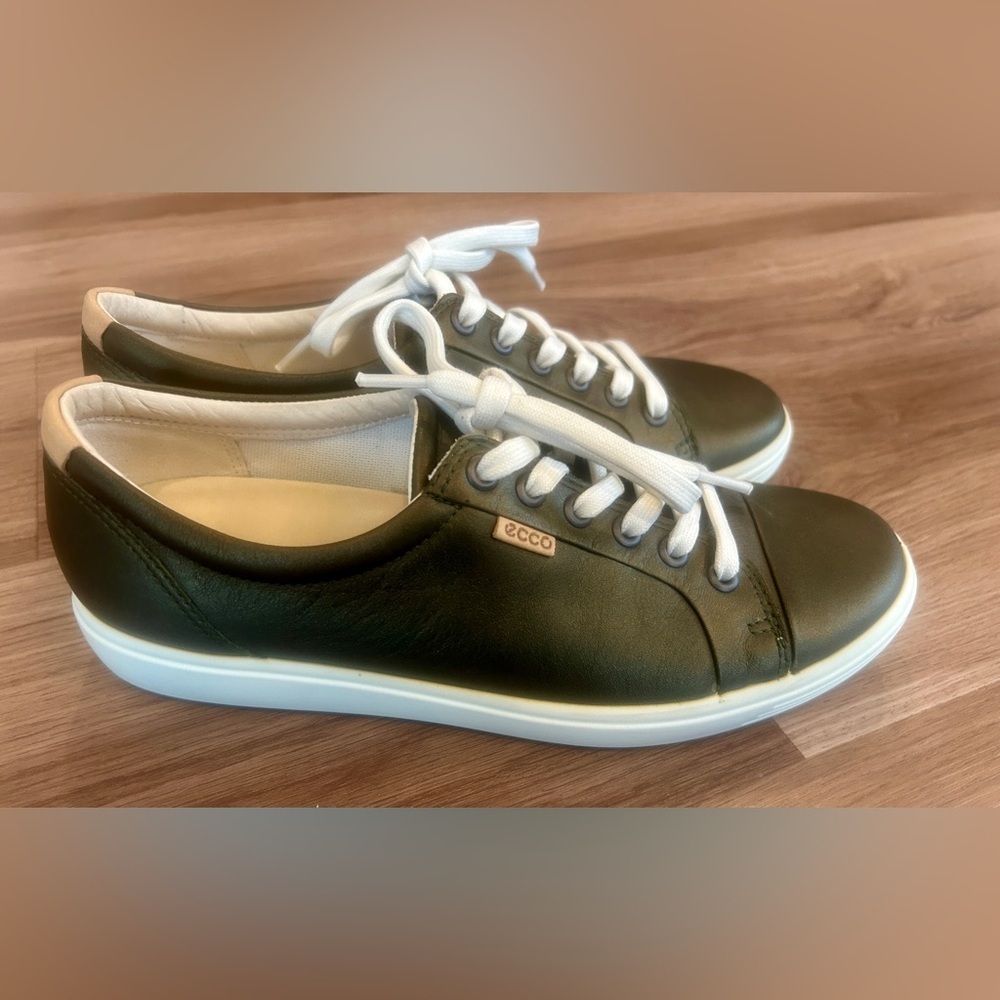 NEW ECCO Soft 7 Women’s Size 9 Sneakers Shoes Deep Forrest Metallic EU 40